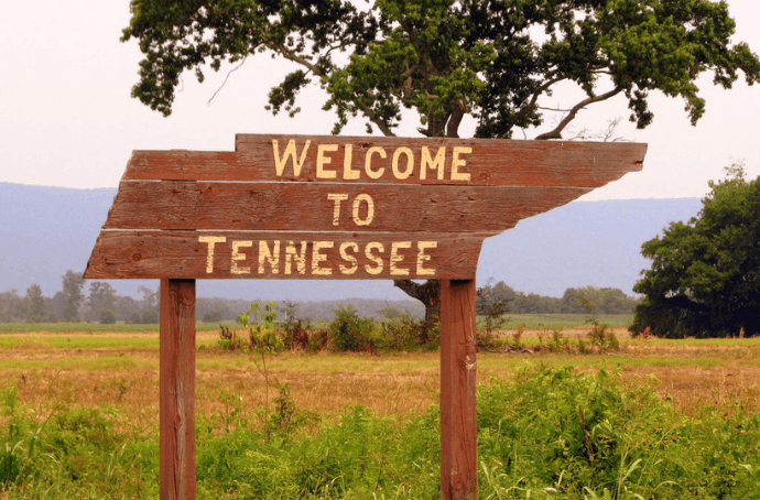 Road sign at the entrance to Tennessee